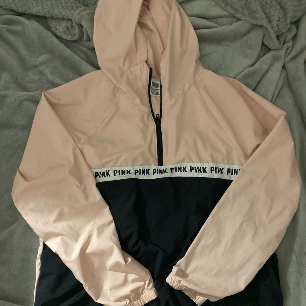 PINK windbreaker💕